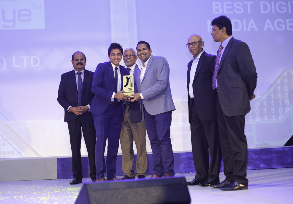 CEO of eMarketingEye Rajitha Dahanayake receiving the coveted “Best Digital Media Agency” Overall Winner award at the SLT ZeroOne Awards from Minister of Telecommunication and Digital Infrast