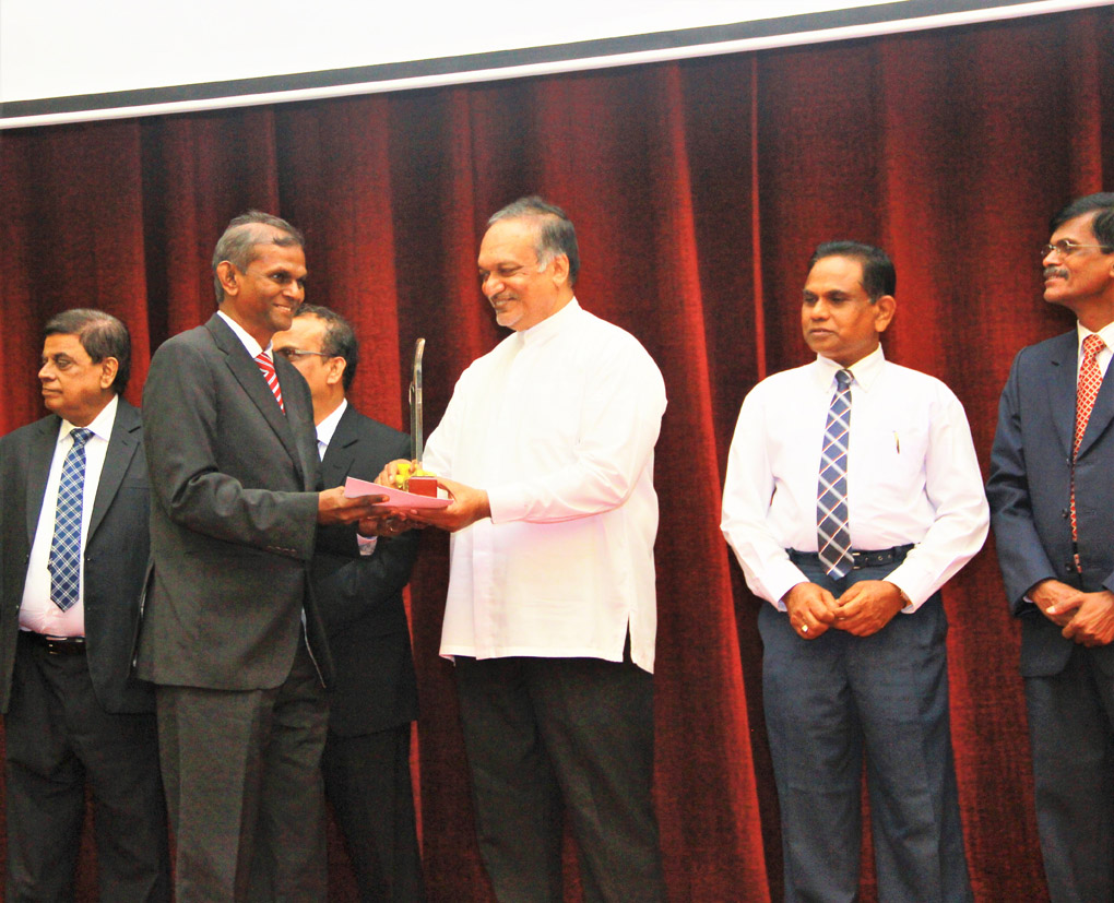 Assistant General Manager (PlantTechnical) Lanka Tiles PLC Mr. Patrick Piyasena receiving the award