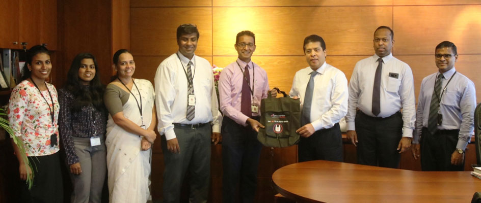 DFCC-Bank-marks-World-Environment-Day-by-mitigating-plastic-bag-menace;-gives-away-reusable-bags-to-customers-and-staff