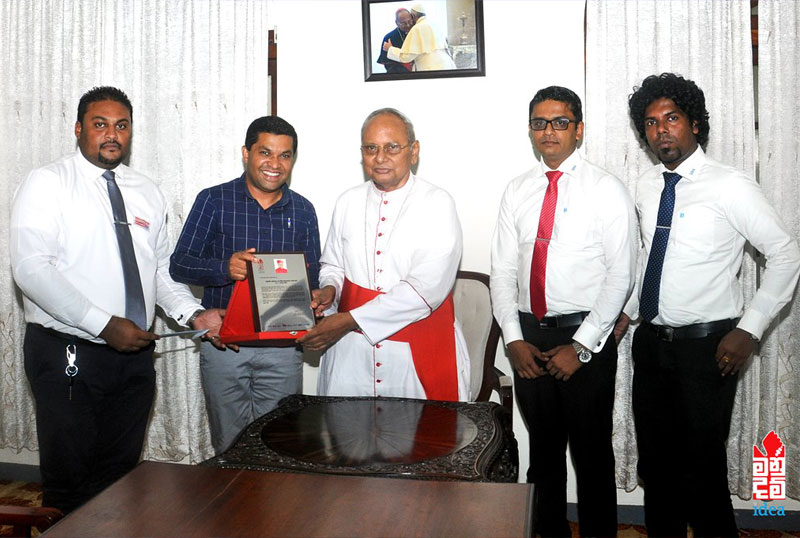 Idea-Group-donates-i-Panels-to-restore-the-Katuwapitiya-church’s-ceiling Idea-Group-donates-i-Panels-to-restore-the-Katuwapitiya-church’s-ceiling