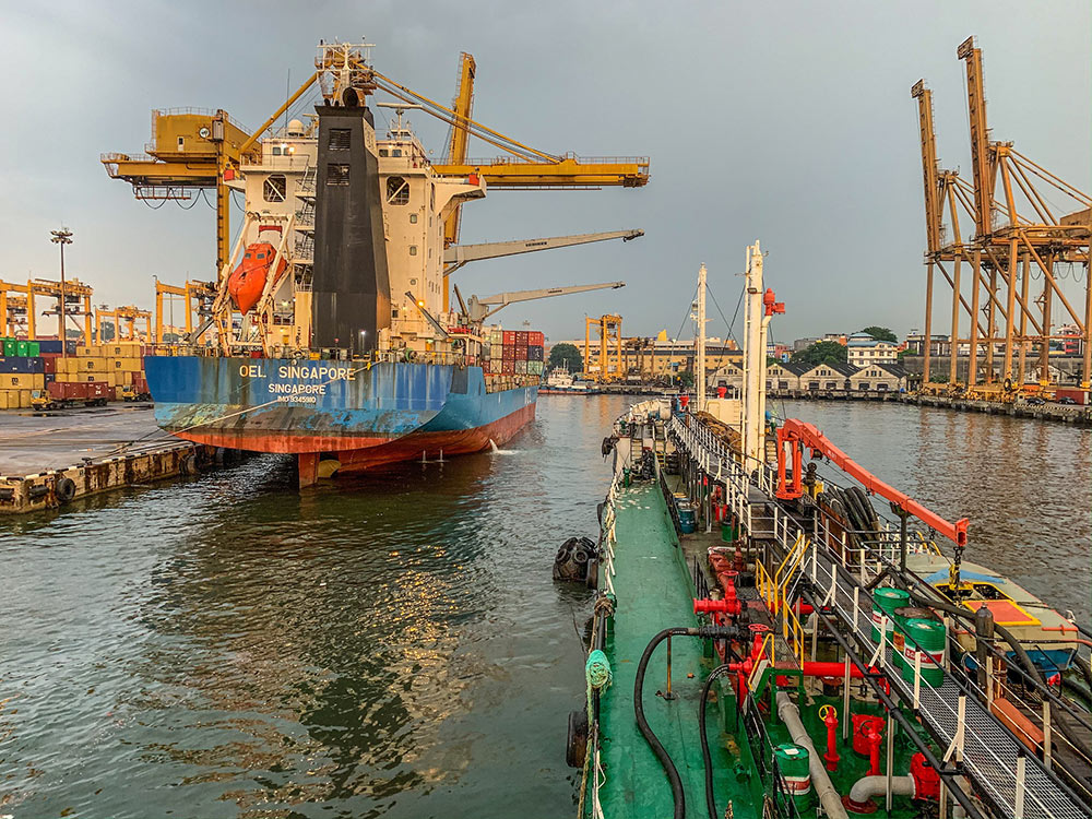 First-VLSFO-Bunker-Delivery-at-the-Port-of-Colombo-by-Advantis-Bunkering-(2)