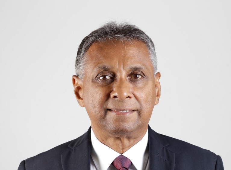 PHOTO 01 - Chairman of Seylan Bank Mr. Ravi Dias