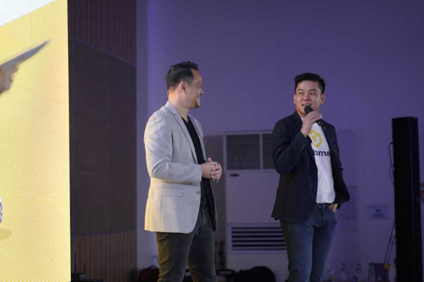 David Tse of Rakuten Viber and Ronald Robins of Mineski Global during the regional launch of the mgames chatbot on Viber (LBN Fill)