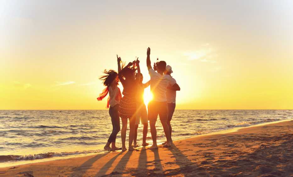 Group,Of,Happy,Young,People,Dancing,At,The,Beach,On