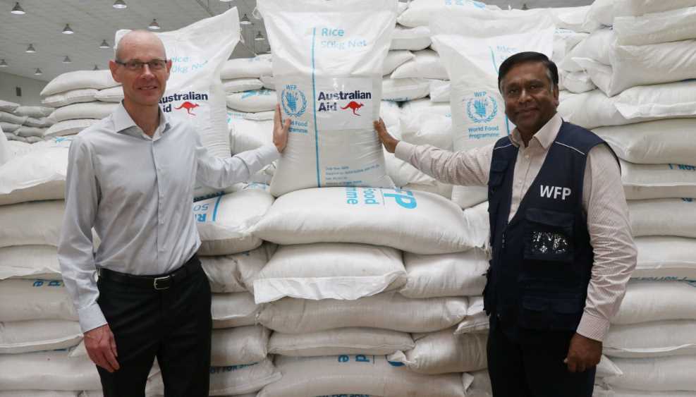 Australian-High-Commissioner-and-WFP-Representative-and-Country-Director-at-the-Veyangoda-warehouse.-LBN-Fill.jpeg