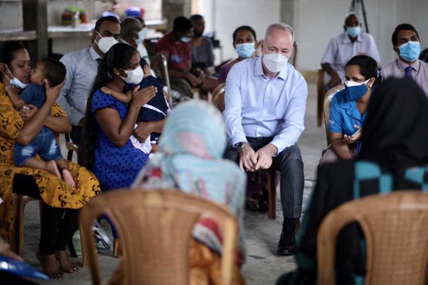 WFP-Regional-Director-for-Asia-and-the-Pacific-met-with-beneficiaries-of-WFP-assistance-in-Meethotamulla-2-LBN-Fill.jpg