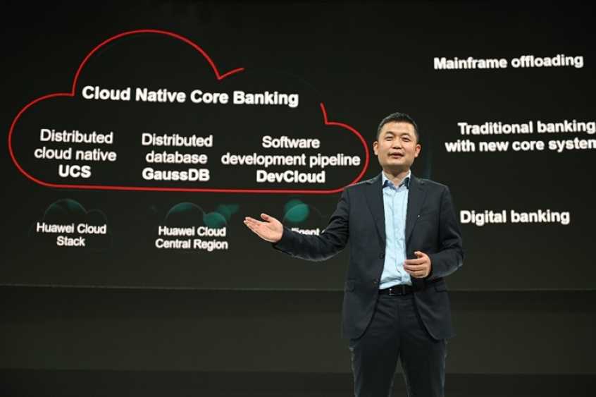 William-Dong-delivering-the-speech-Huawei-Cloud-Everything-as-a-Service-for-Smart-Finance-LBN-Fill.jpg