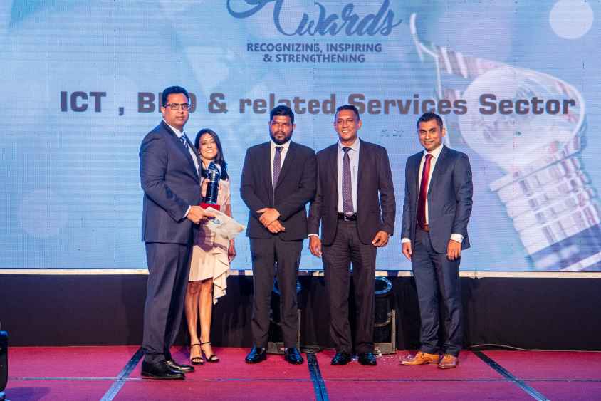 Image-Rasika-Karunatilake-General-Manager-Sysco-LABS-accepting-the-award-LBN.jpg