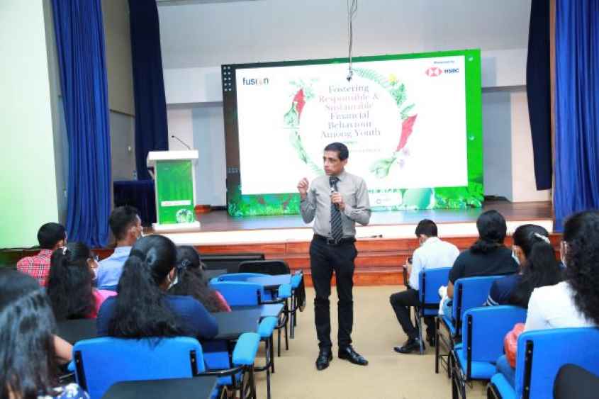 CXO coach and personal branding strategist Mr. Amithe Gamage is conducting the session (LBN)