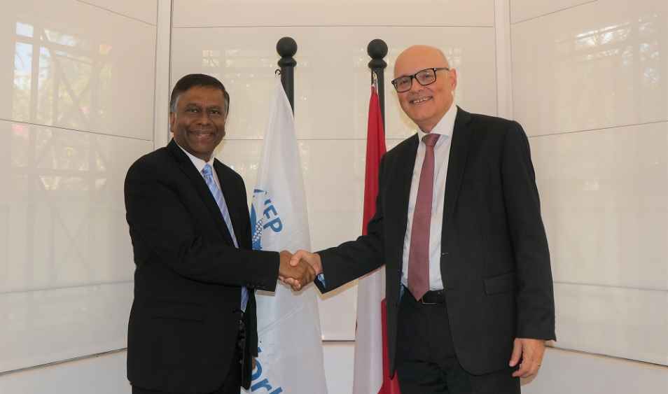 Swiss-Ambassodor-with-the-WFP-Sri-Lanka-Representative-LBN.jpg