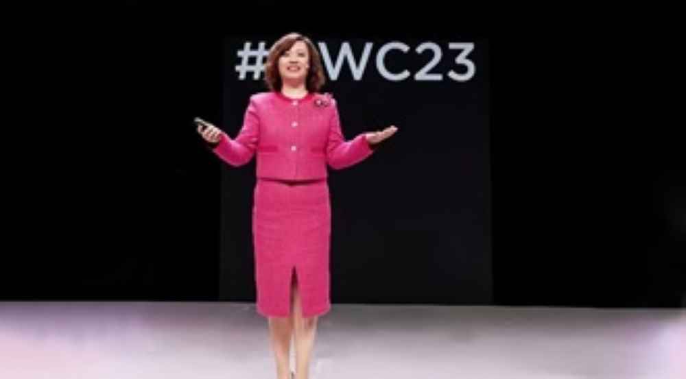 Jacqueline-Shi-delivers-the-Huawei-Cloud-keynote12-LBN.jpg