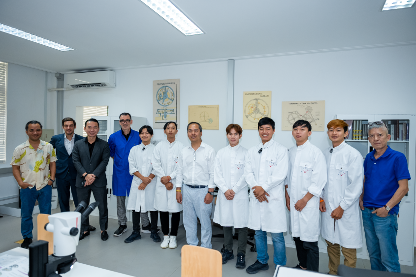 364520-Prince_Holding_Group_Mayor_Chau_Visit_to_Prince_Horology-LBN.png