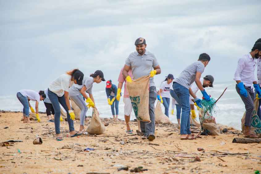 Beach-Clean-up-Image-05-LBN.jpg