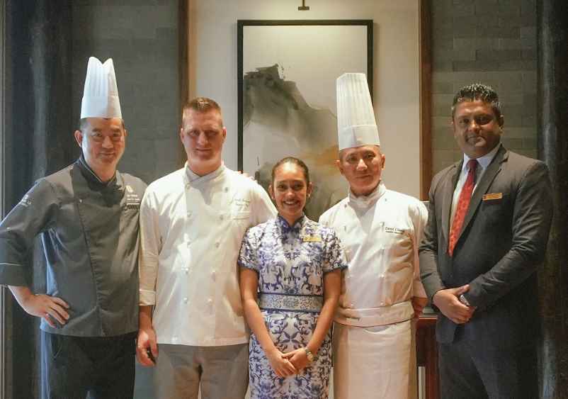 Chef Daniel Cheung with the team at Shangri-La Colombo (LBN)