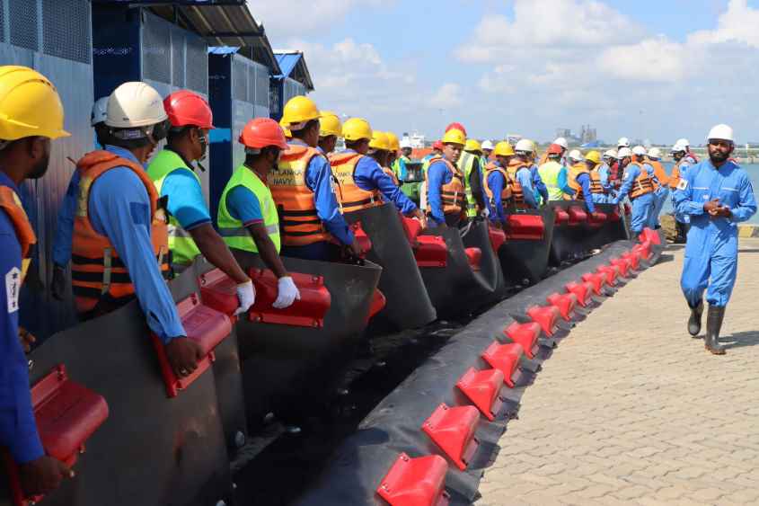 HIP, Sri Lanka Navy and the Coast Guard ready to deploy the Boom in readiness for the drill (LBN)