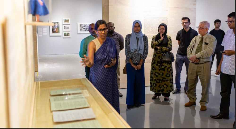 Sharmini Pereira, Chief Curator at the MMCA Sri Lanka leading a Tour of '88 Acres'_Courtesy MMCA Sri Lanka_2023 (LBN)