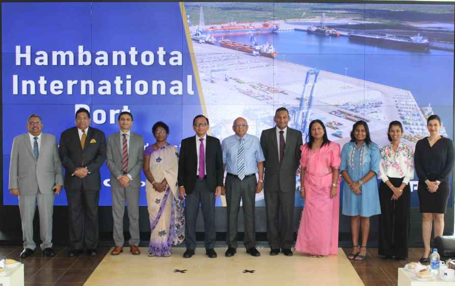 The-Foreign-Ministry-delegation-with-Tissa-Wickremasinghe-COO-of-HIPG-and-HIPG-officials-LBN.jpg