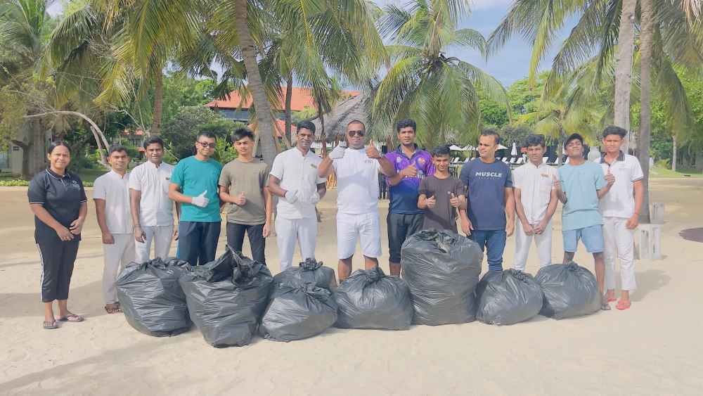 1- Sun Siyam Resorts cleanup with staffs (LBN) 1- Sun Siyam Resorts cleanup with staffs (LBN)