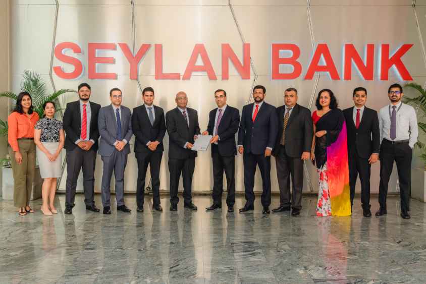 The Seylan Bank & VIMAN teams at the signing of the partnership (LBN) The Seylan Bank & VIMAN teams at the signing of the partnership (LBN)